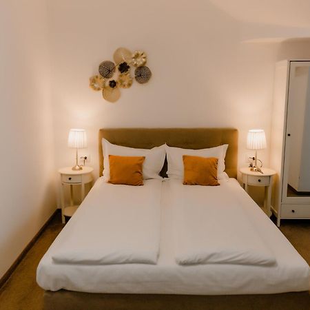 Hotel La Fontaine Hunedoara Zewnętrze zdjęcie