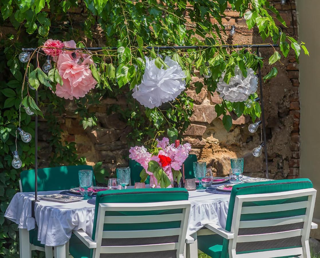 Hotel La Fontaine Hunedoara Zewnętrze zdjęcie