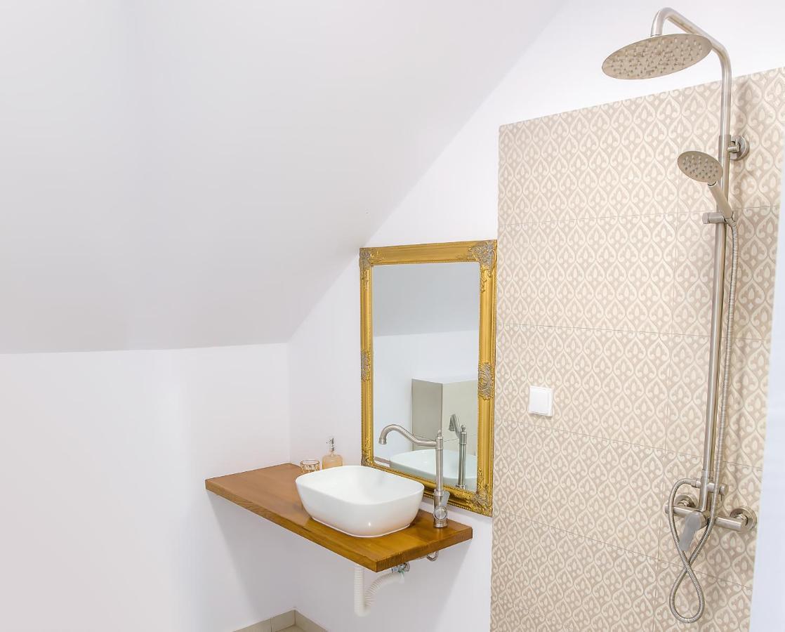 Hotel La Fontaine Hunedoara Zewnętrze zdjęcie