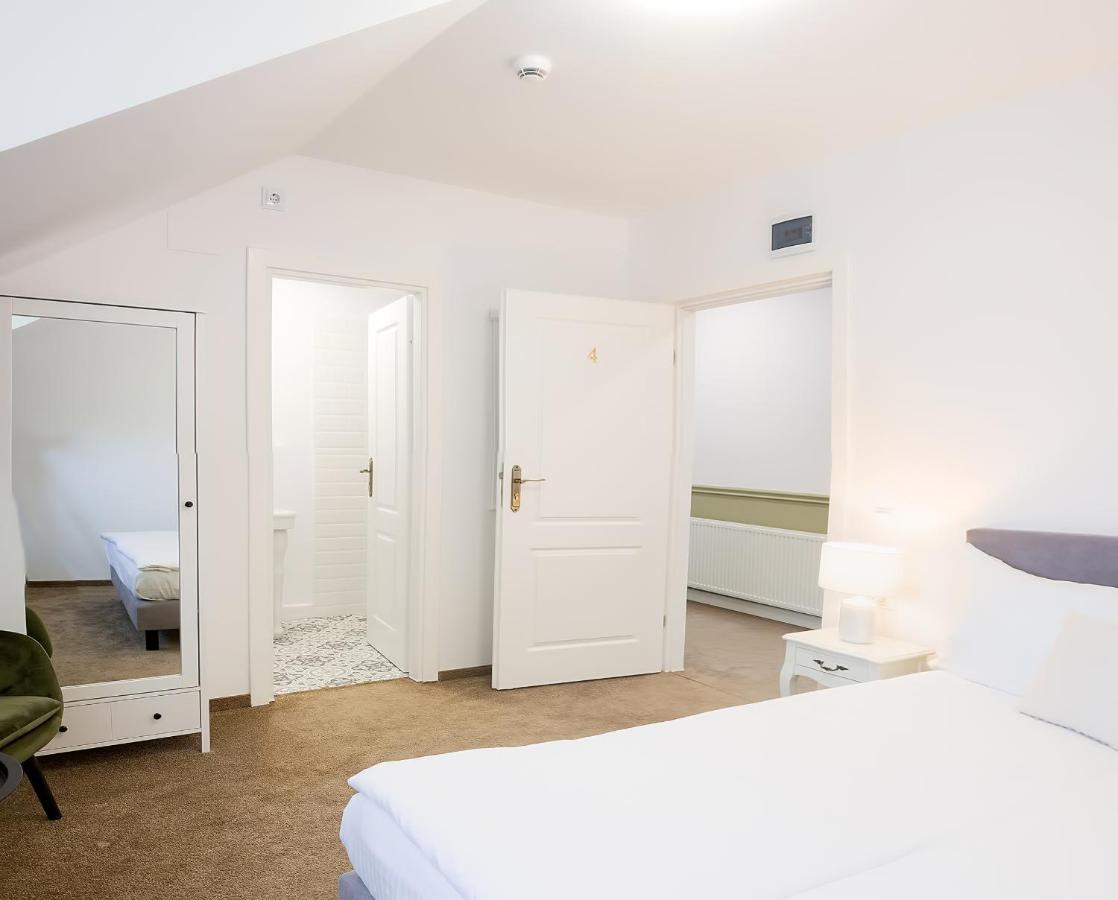 Hotel La Fontaine Hunedoara Zewnętrze zdjęcie