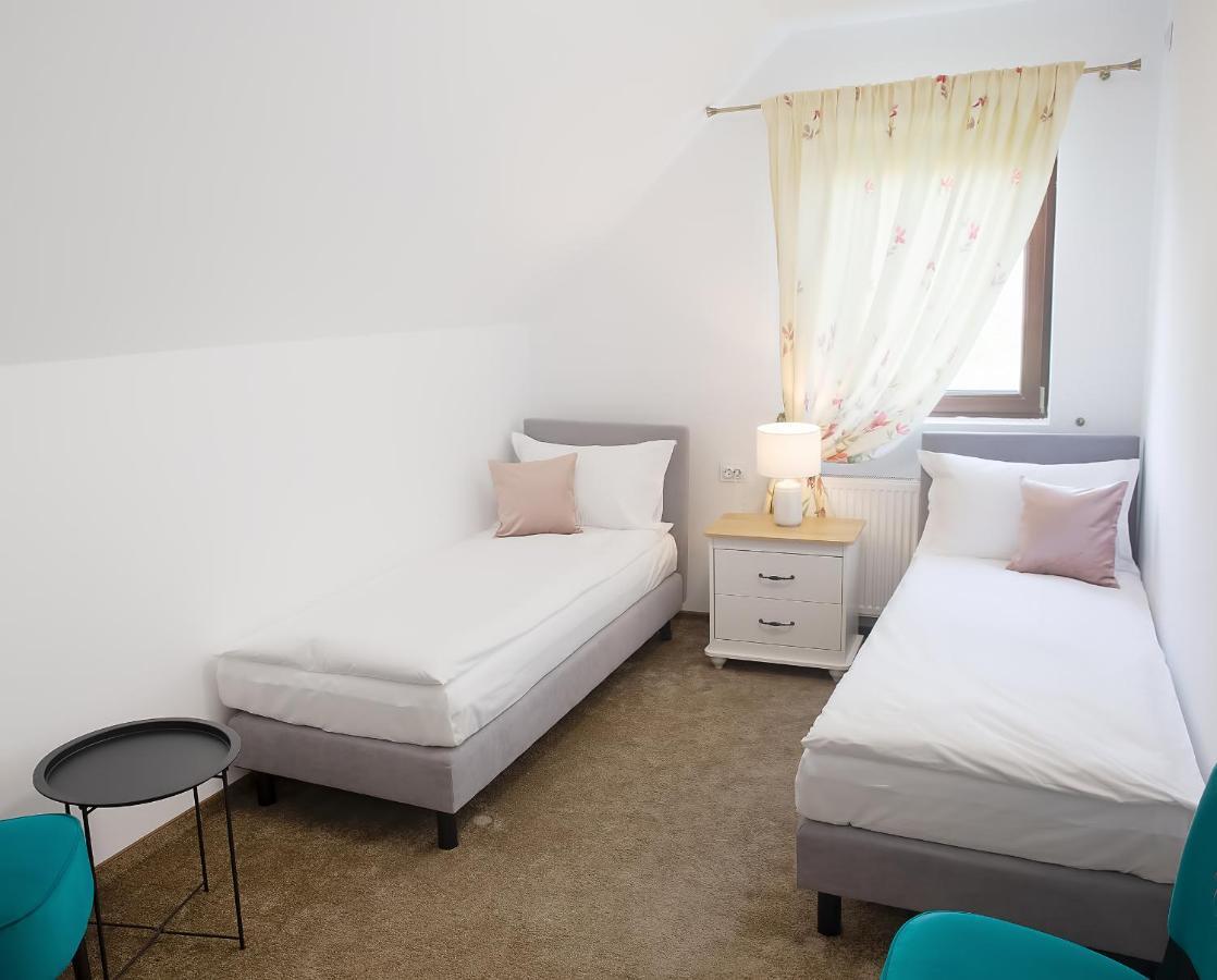 Hotel La Fontaine Hunedoara Zewnętrze zdjęcie