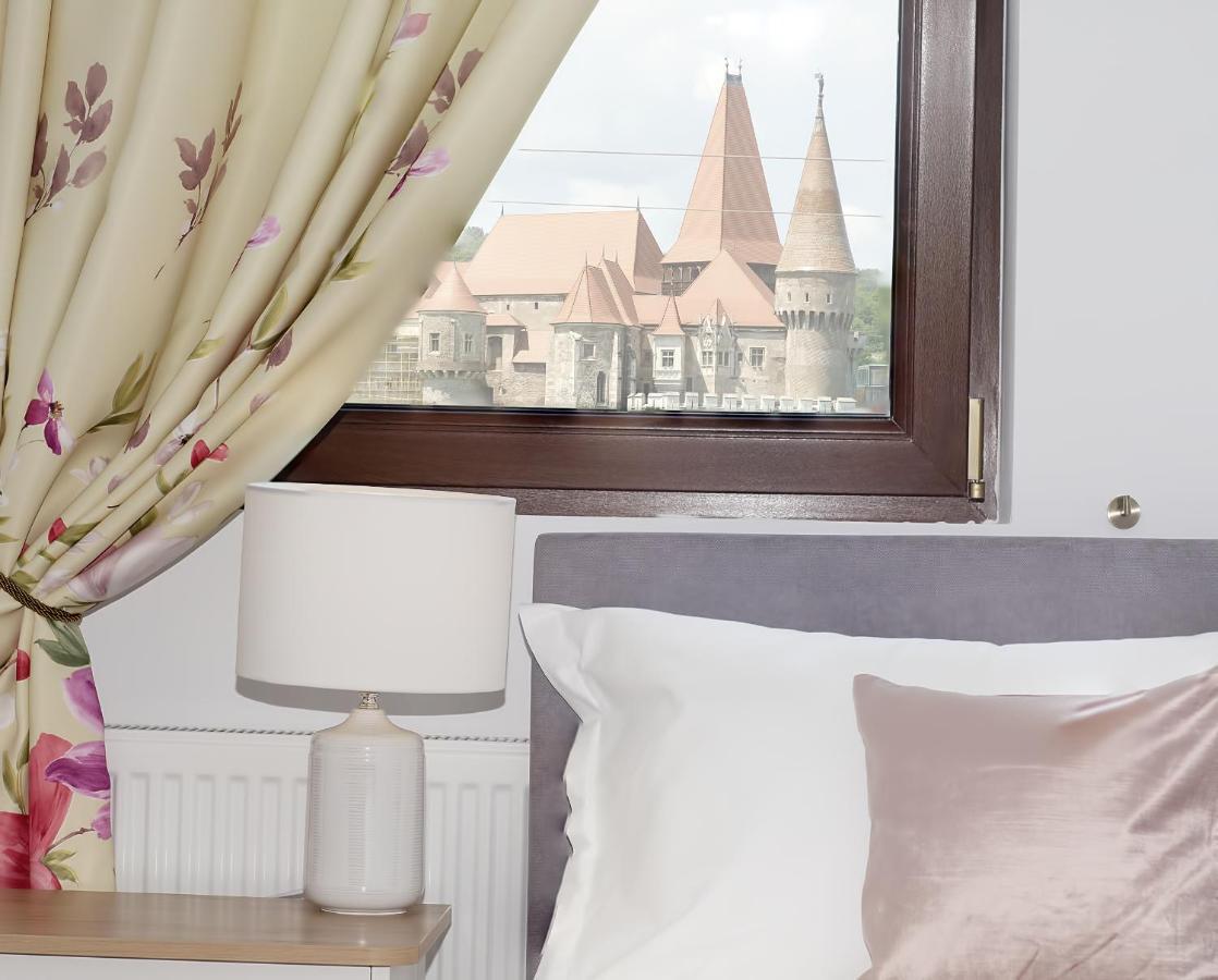 Hotel La Fontaine Hunedoara Zewnętrze zdjęcie
