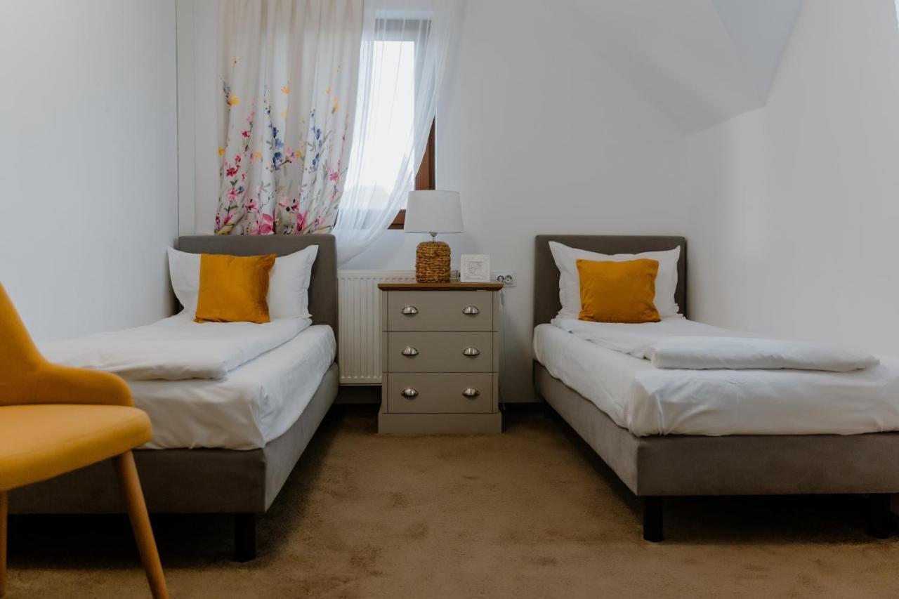 Hotel La Fontaine Hunedoara Zewnętrze zdjęcie