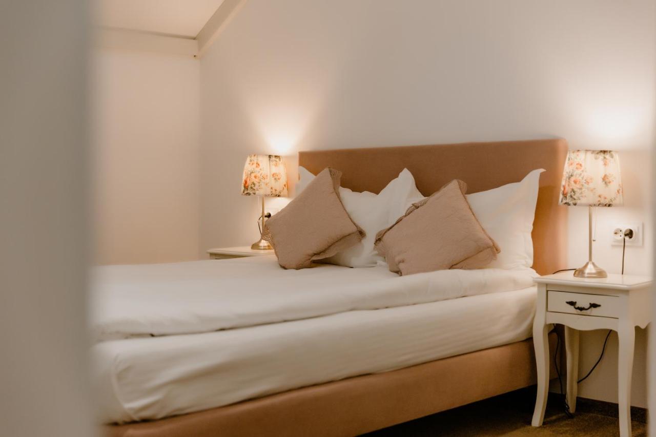 Hotel La Fontaine Hunedoara Zewnętrze zdjęcie
