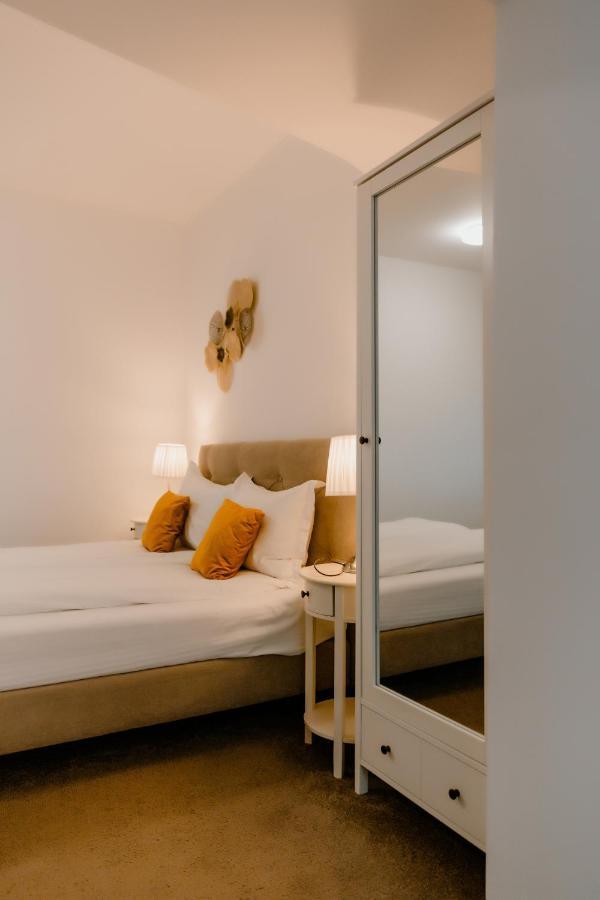 Hotel La Fontaine Hunedoara Zewnętrze zdjęcie