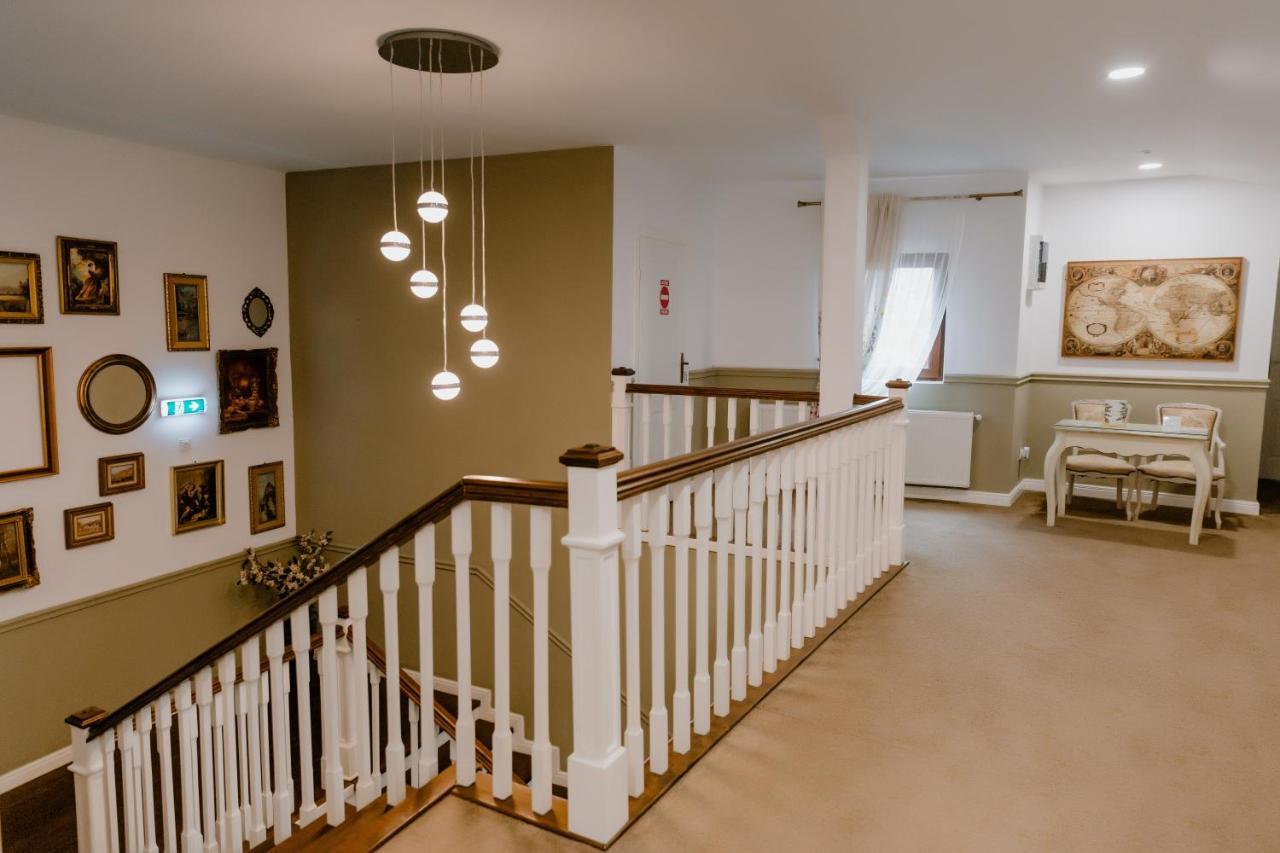 Hotel La Fontaine Hunedoara Zewnętrze zdjęcie