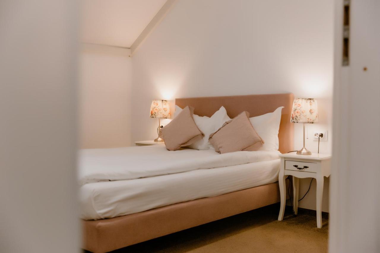 Hotel La Fontaine Hunedoara Zewnętrze zdjęcie