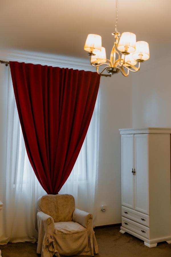 Hotel La Fontaine Hunedoara Zewnętrze zdjęcie