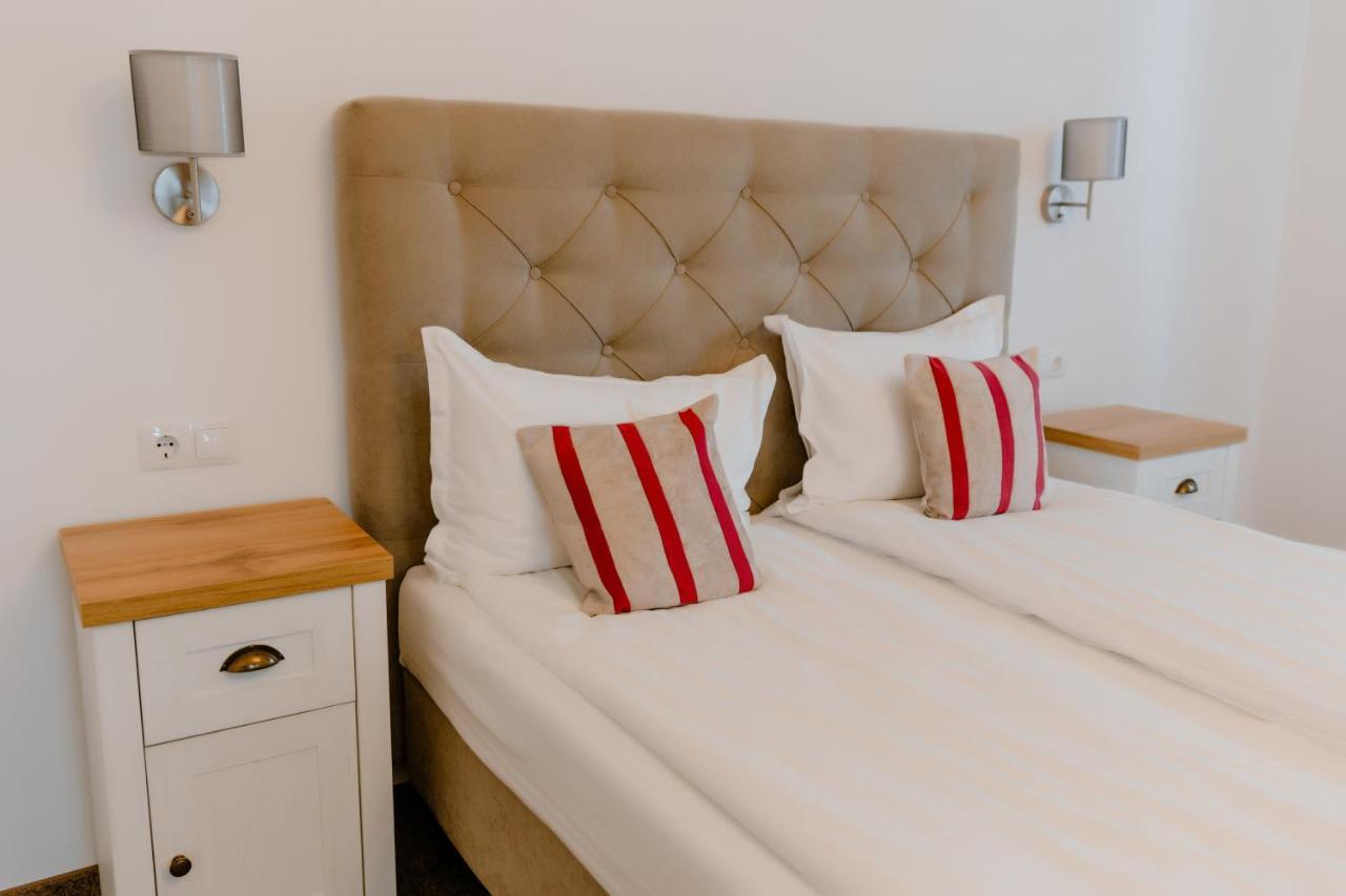 Hotel La Fontaine Hunedoara Zewnętrze zdjęcie