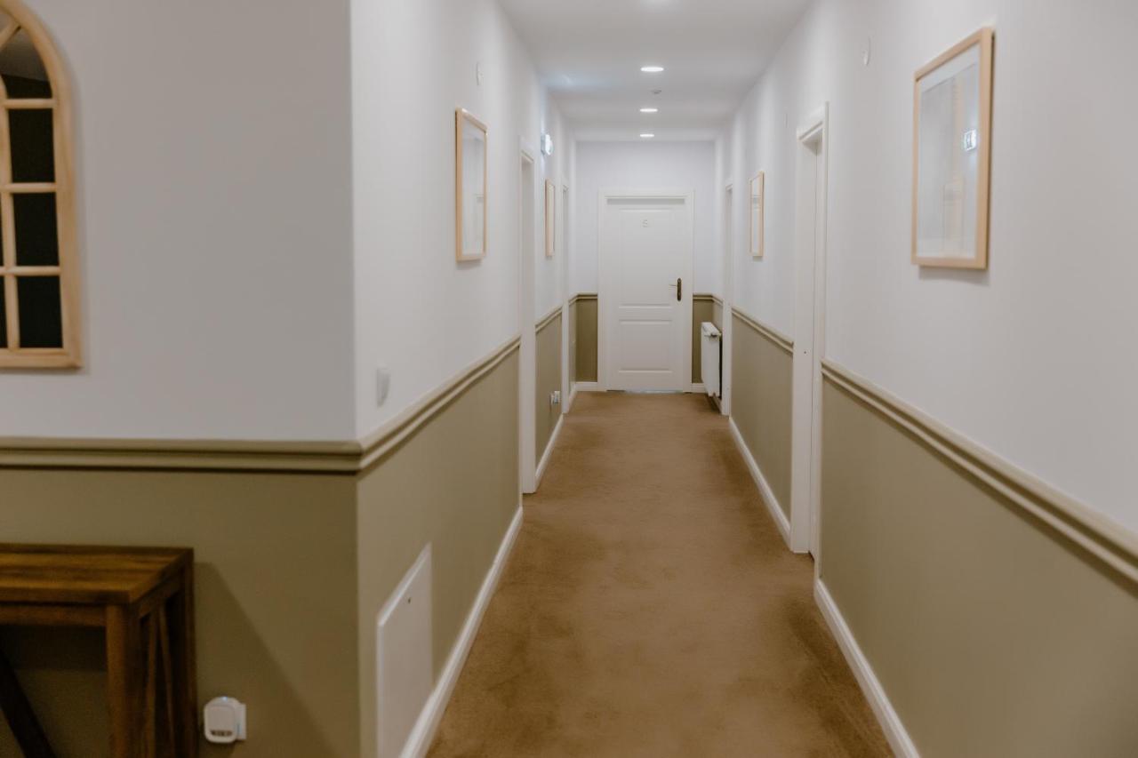 Hotel La Fontaine Hunedoara Zewnętrze zdjęcie