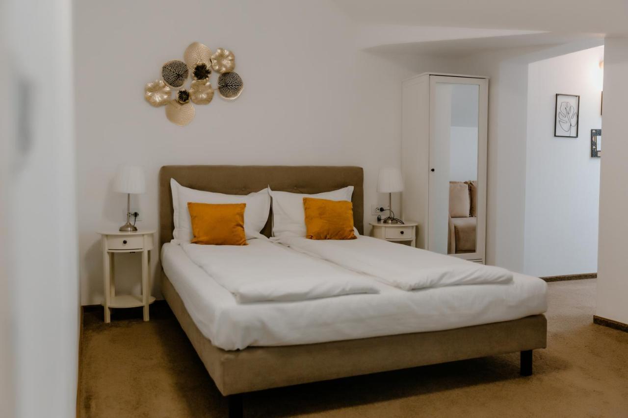 Hotel La Fontaine Hunedoara Zewnętrze zdjęcie