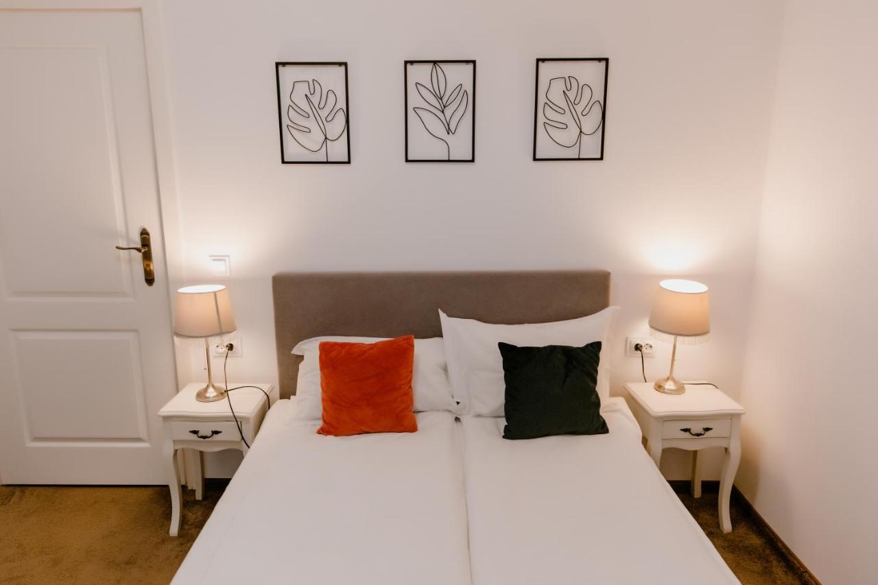 Hotel La Fontaine Hunedoara Zewnętrze zdjęcie