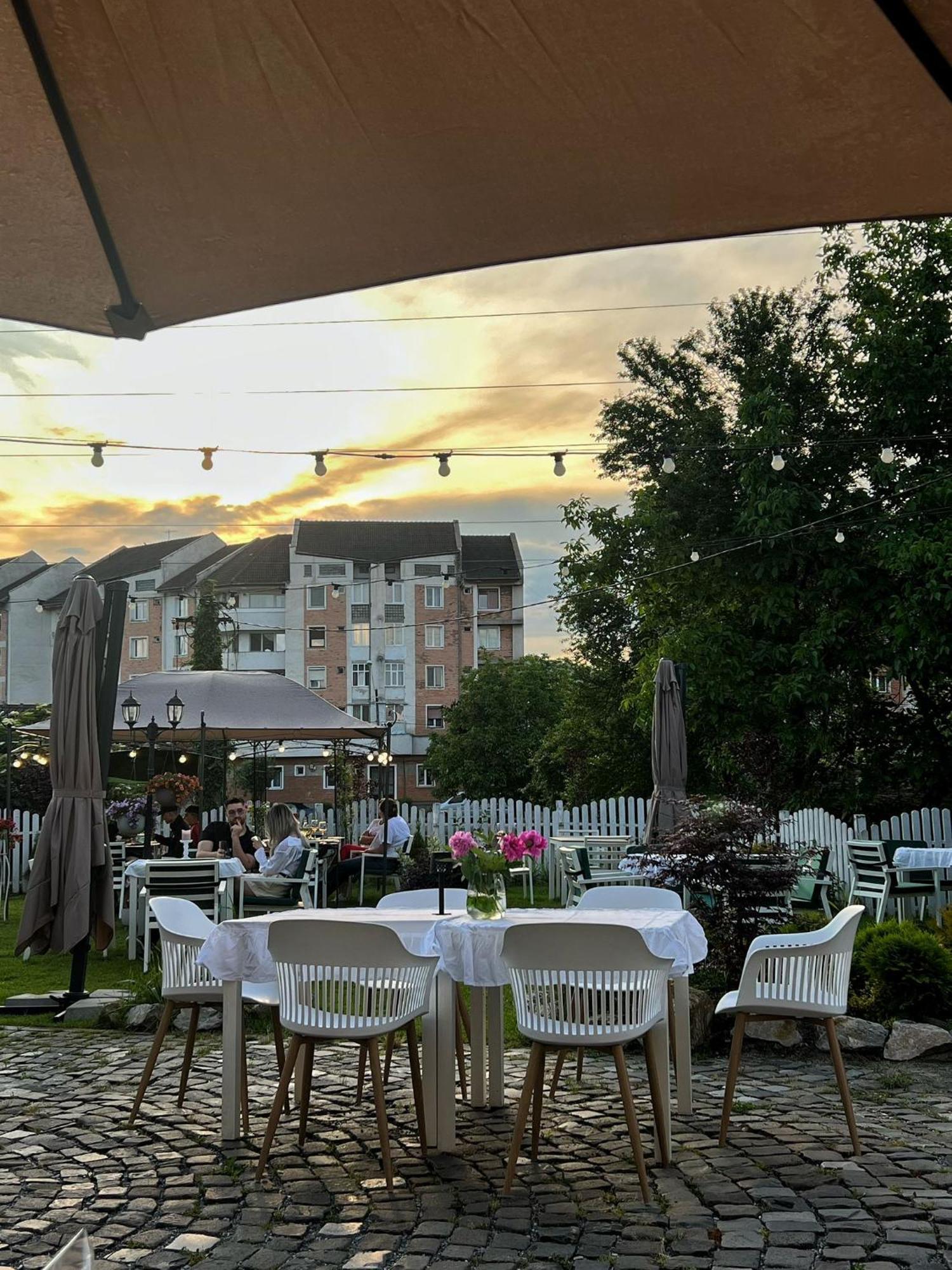 Hotel La Fontaine Hunedoara Zewnętrze zdjęcie